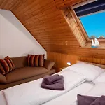 Hummer Apartment